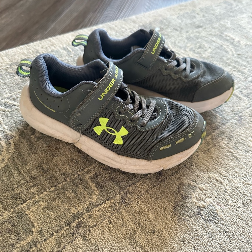 Boys Under Armour tennis shoes